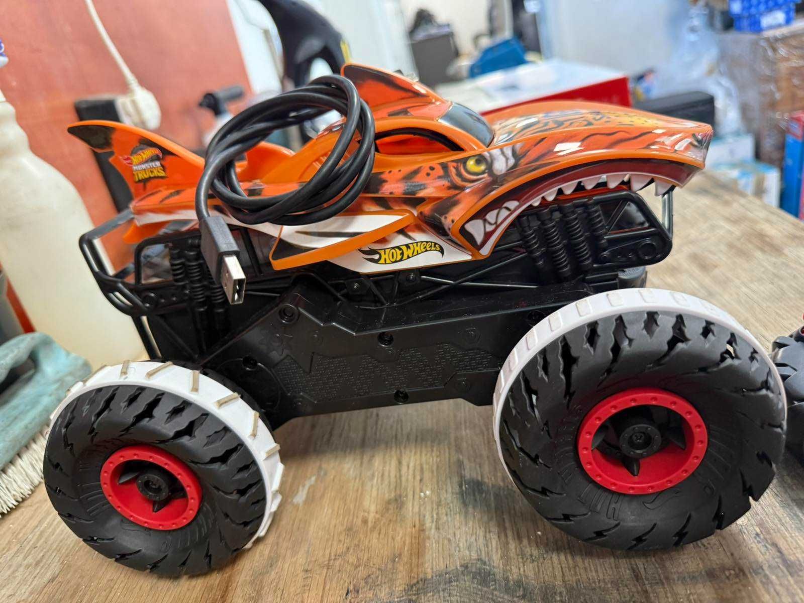 Количка с дистанционно управление, Мащаб 1:15 Tiger Shark RC