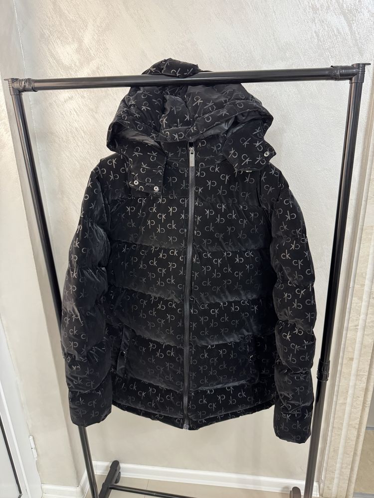 Calvin Klein яке черно