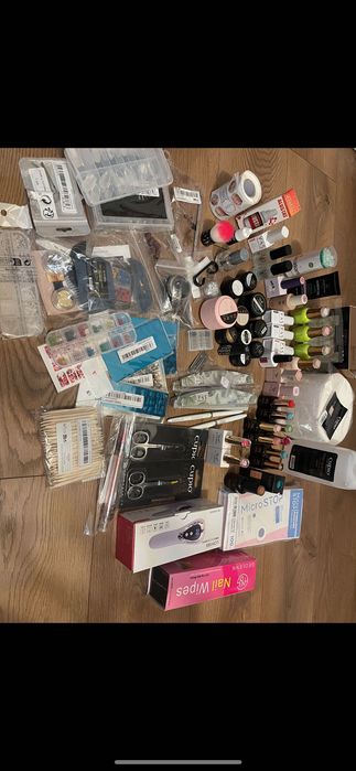 Vând kit complet de manichiură