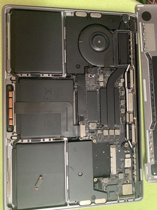 Macbook pro A1708 - defect