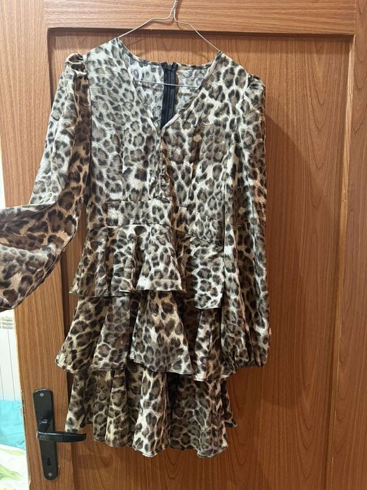 Дамски рокля и гащеризон