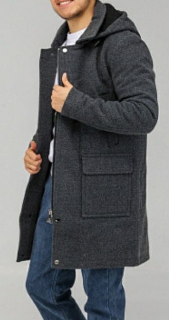 Новая с ярлыками. Пальто зима- осень с капющонам .