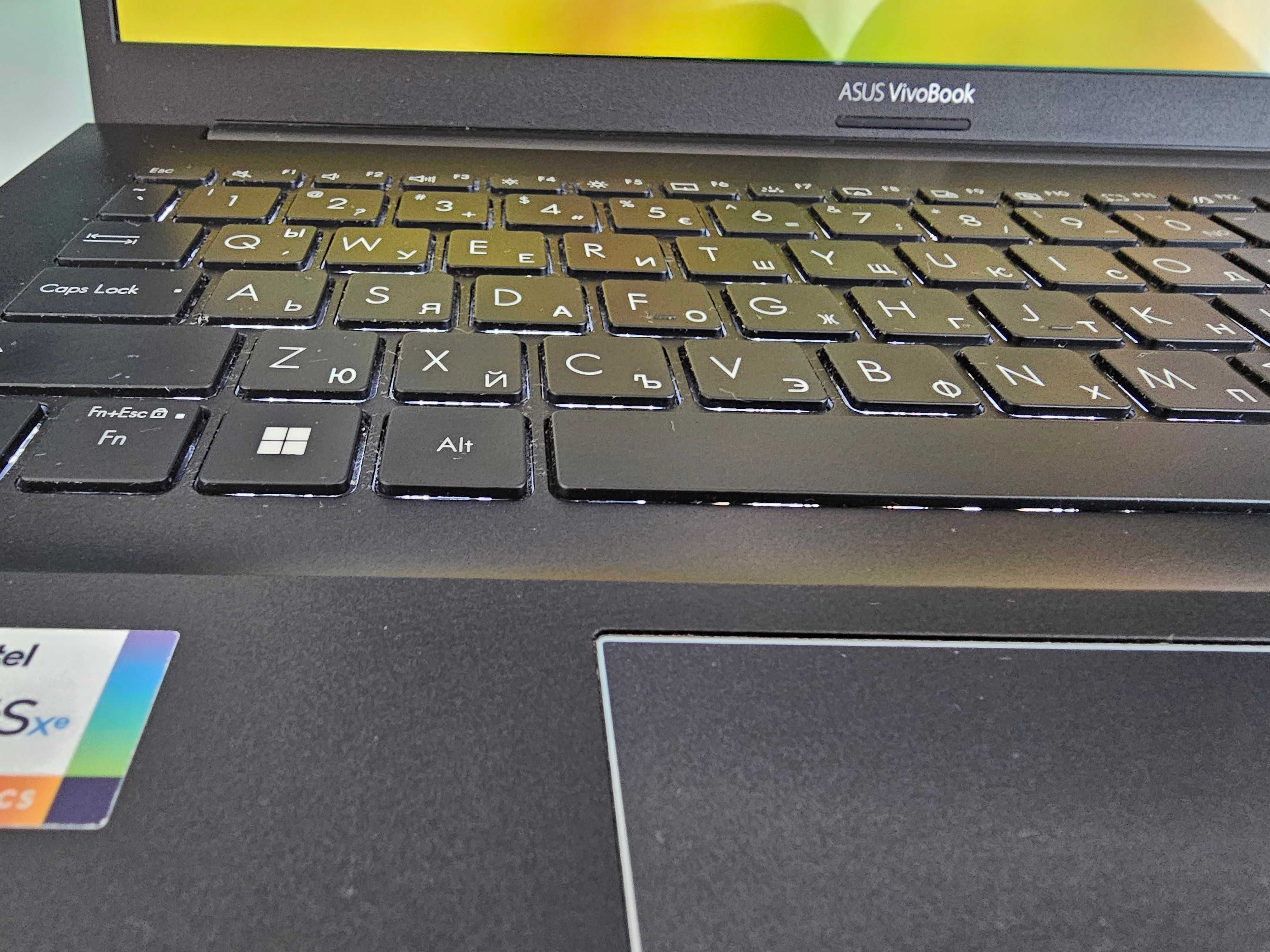 Лаптоп OLED Asus 15.6", i5 11 gen, 4.2 GHz, 16GB RAM, 512GB NVMe