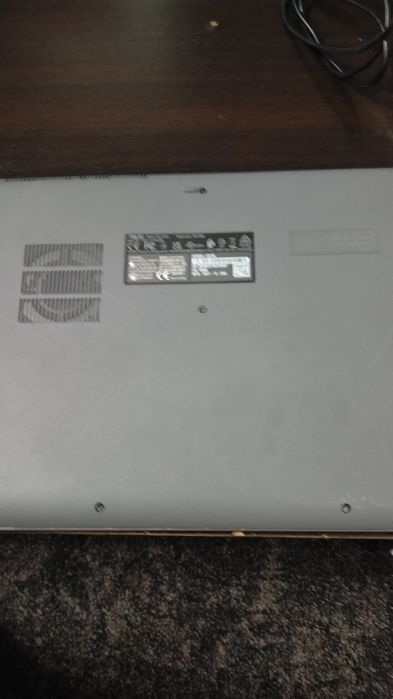 Vând laptop pe piese nu porneste