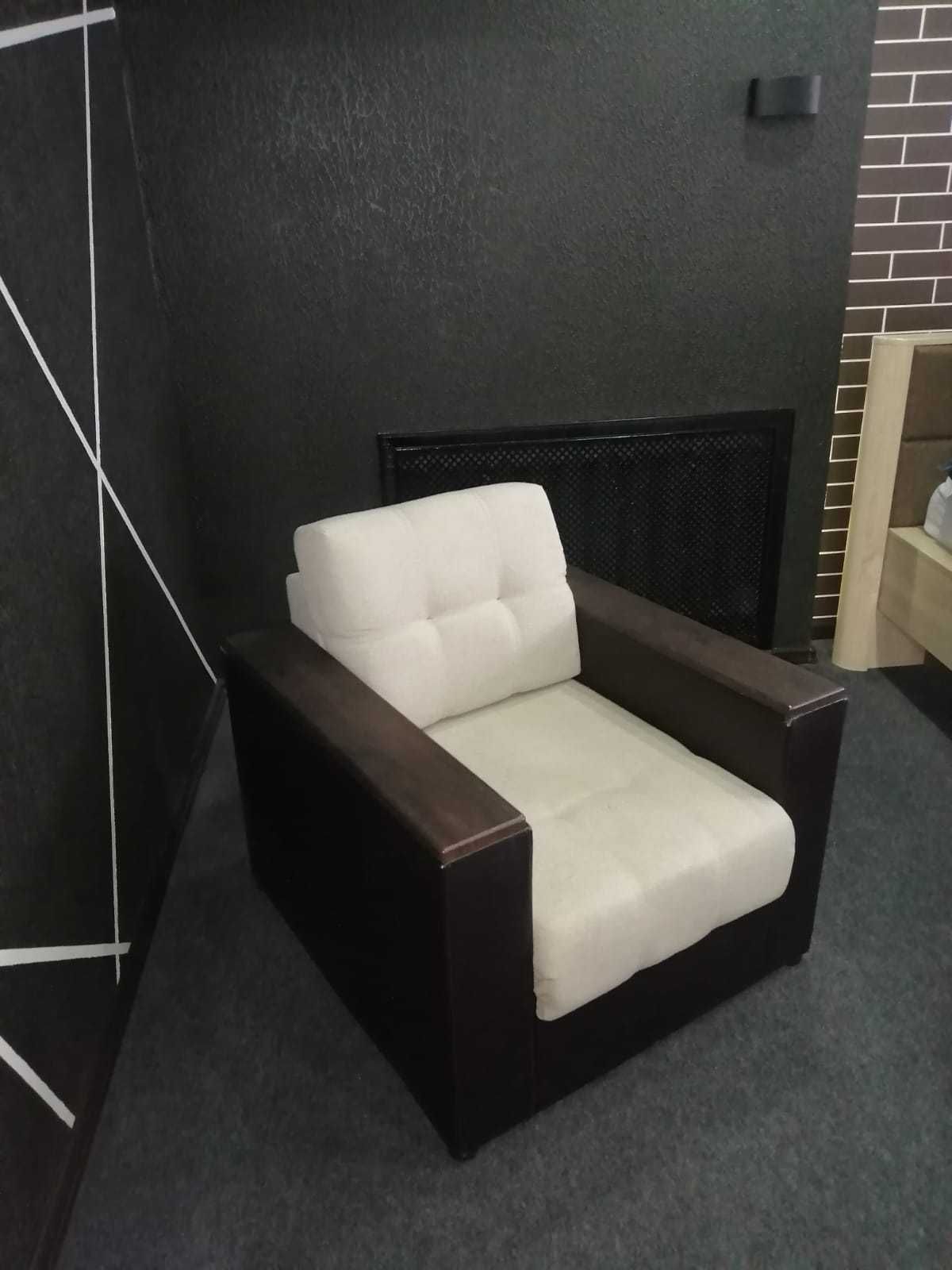 Продам БУ вешалку в прихожую/прихожую в коридор/прихожку/КРЕСЛО б/у