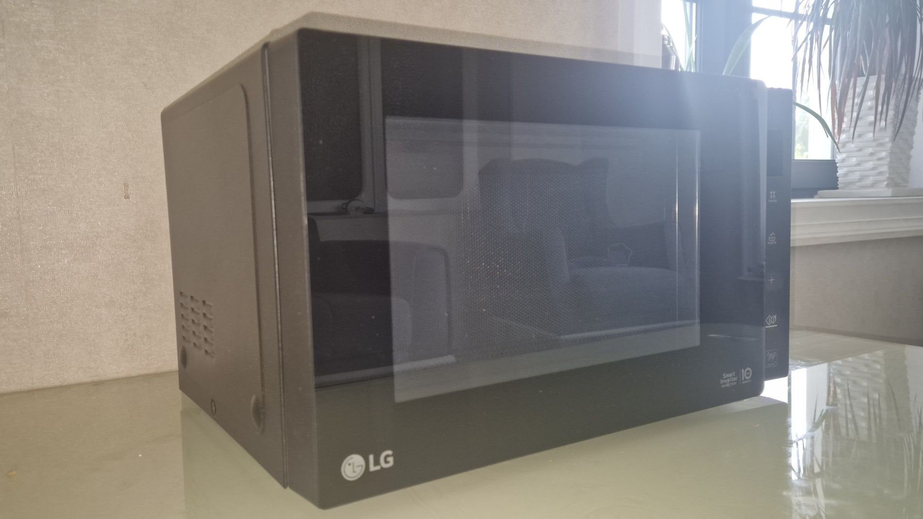 Микроволновая печь LG MH6336GIB
