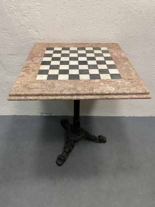 Френска маса за игра на шах с мраморен плот и основа от чугун