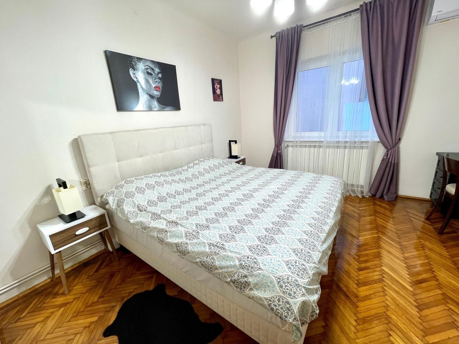 Casă de vânzare construcție foarte solidă ,zonă deosebită