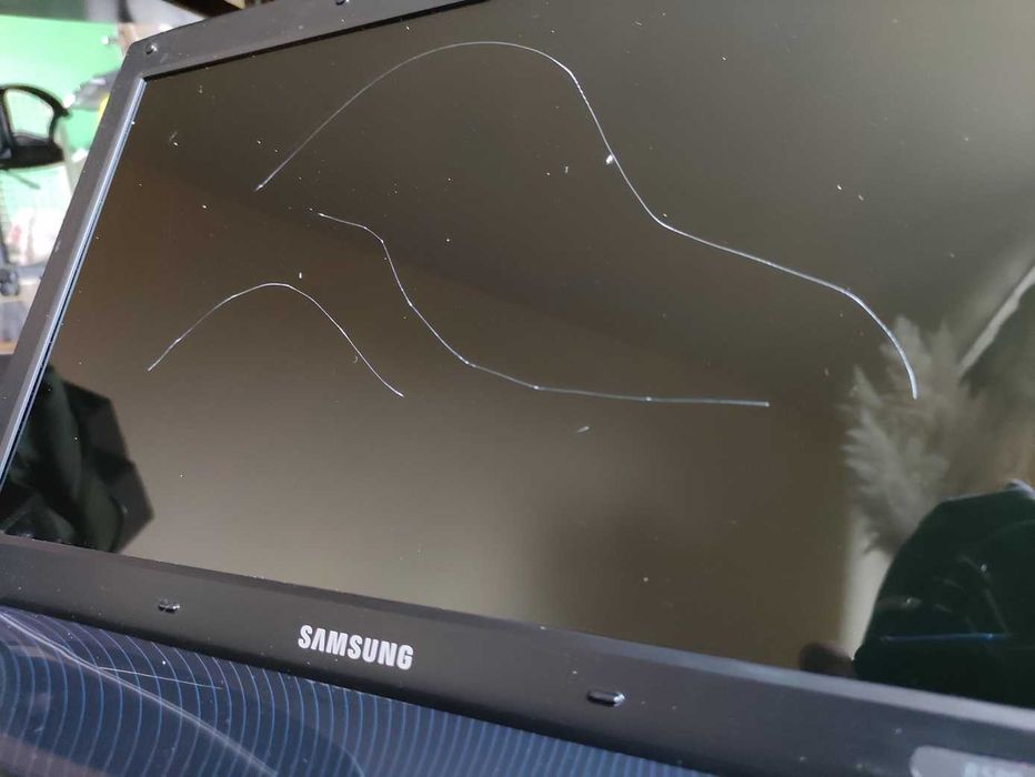 15.6" лаптоп Samsung R580, i3-370M, ATI HD5470 1GB