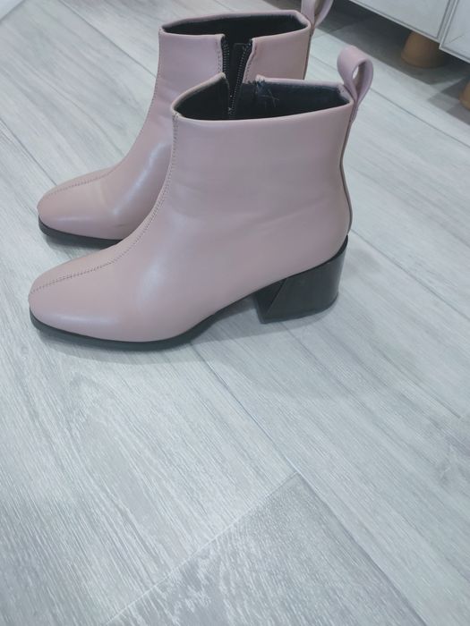 Продам демисезонные ботинки