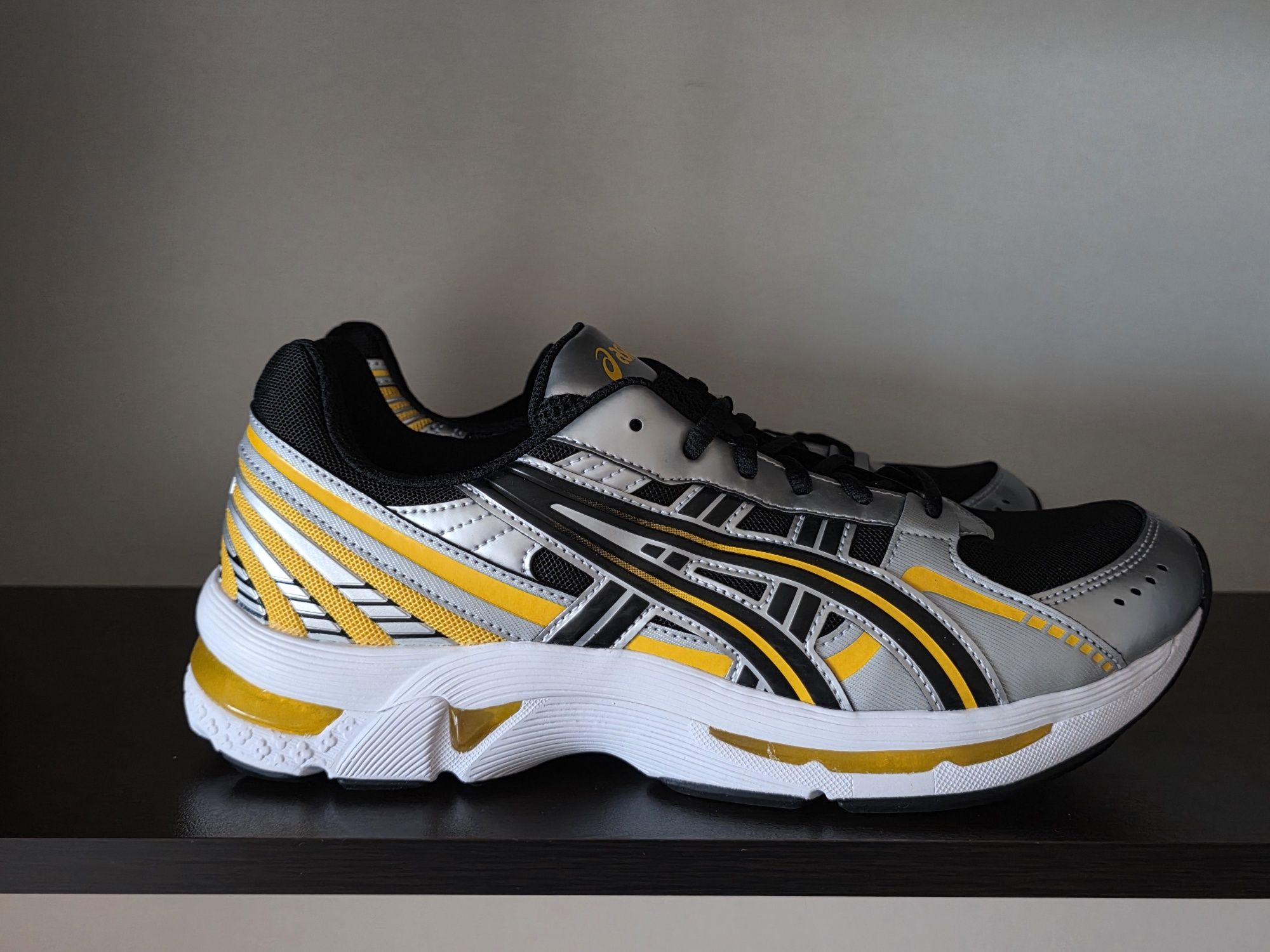 Asics Gel-1090 / 44номер 28см Стелка нови с кутия
44номер 28см Стелка
