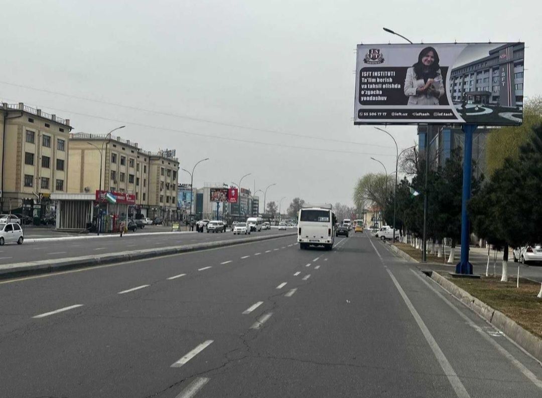 Farĝonada bannerlarda reklama/Реклама на баннерах в Фергана.