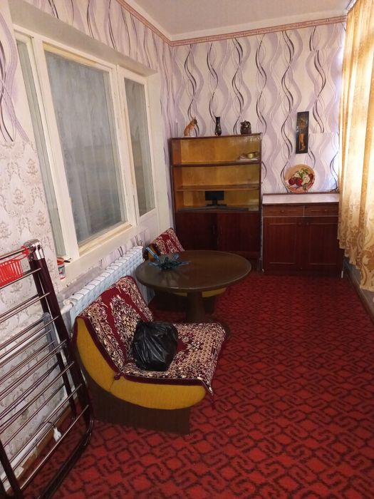 Продаётся 2х комнатная квартира в городе чирчике район Октябрь