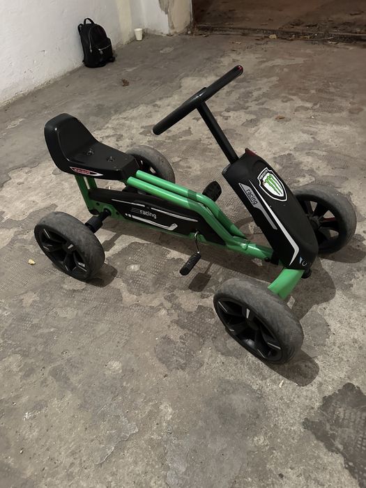 Kart cu pedale pentru copii