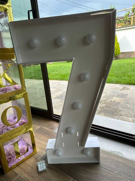 Украса светещо число 7