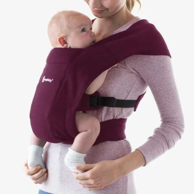 Sistem de purtare ergonomic Ergobaby Embrace - burgundy