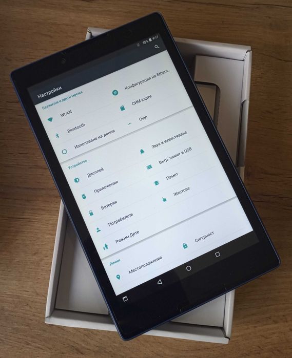 Таблет LENOVO Tab3 8 "
