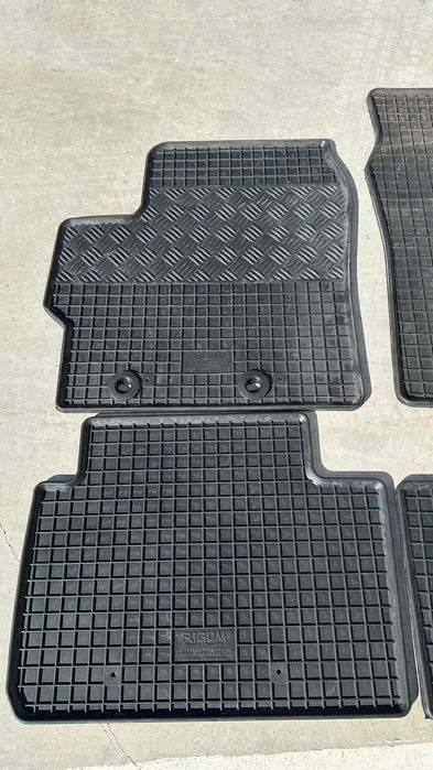 Presuri, covorase cauciuc originale Toyota Yaris 2010- Hybrid noi