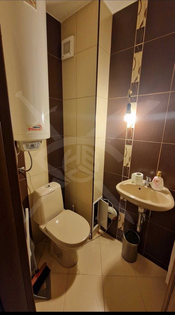 Продава се Двустаен апартамент в Варна, Левски - 73 кв.м за 1821 €/кв.м - Снимка #8