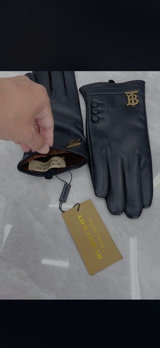 Mănuși Yves Saint Laurent, Gucci, Burberry, model 2026