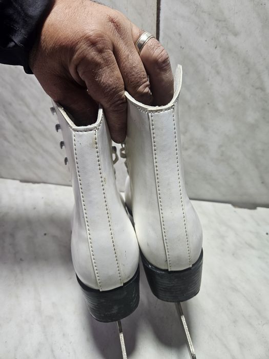 Patine 2051 gheata patinaj artistic CCM  marime eu 39  (25,5   cm)