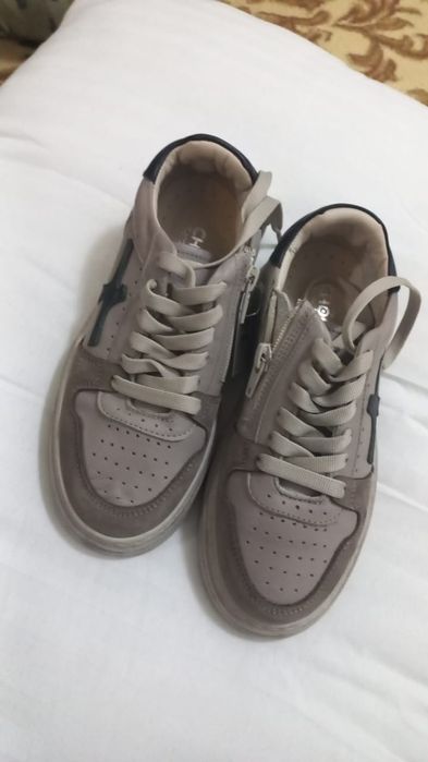 Детские кроссовки