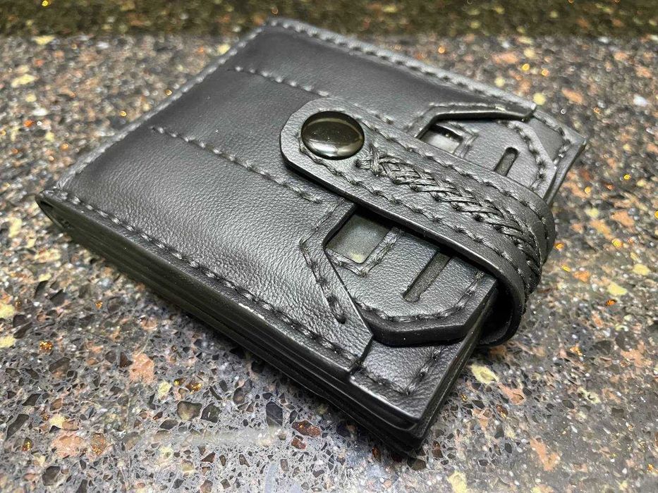 Кожаный бифолд, ручная работа.