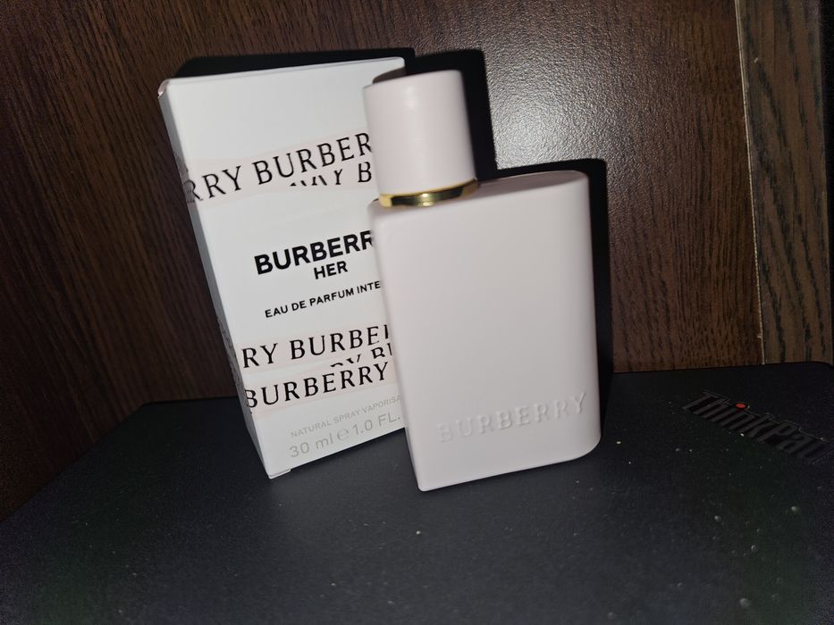 Apa de parfum Burberry Her Intense