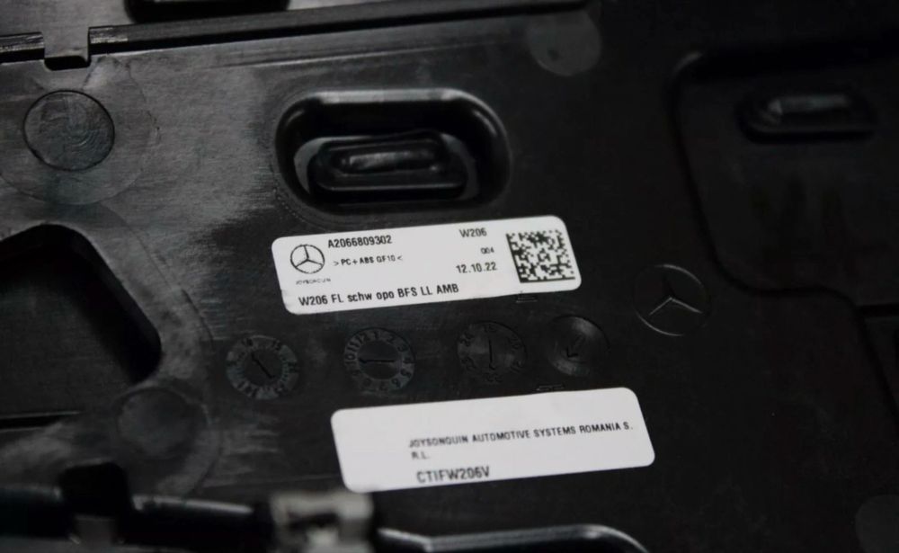 Mercedes w206  конзола + табло черно дърво