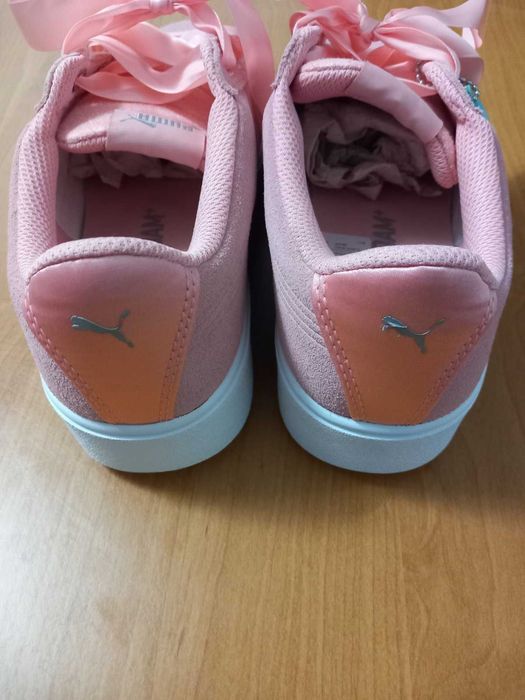 Нови дамски сникърси Puma Vikky Stacked Ribbon S, велур, цвят праскова