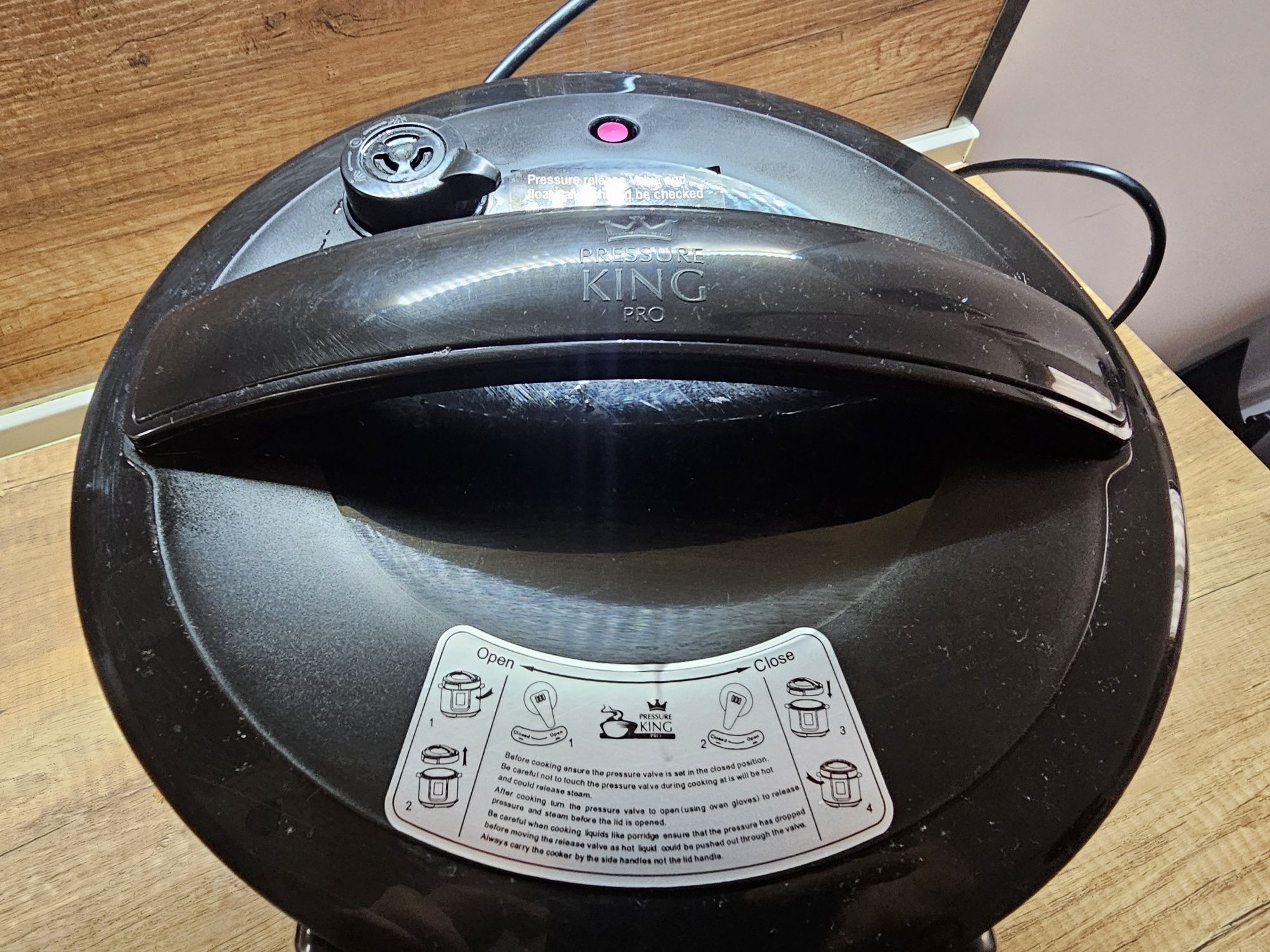 Тенджера под налягане Pressure King Pro 900W electric pressure cooker