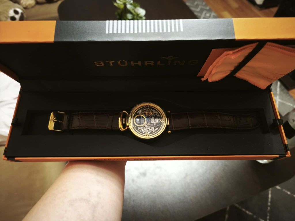 Часовник Stuhrling