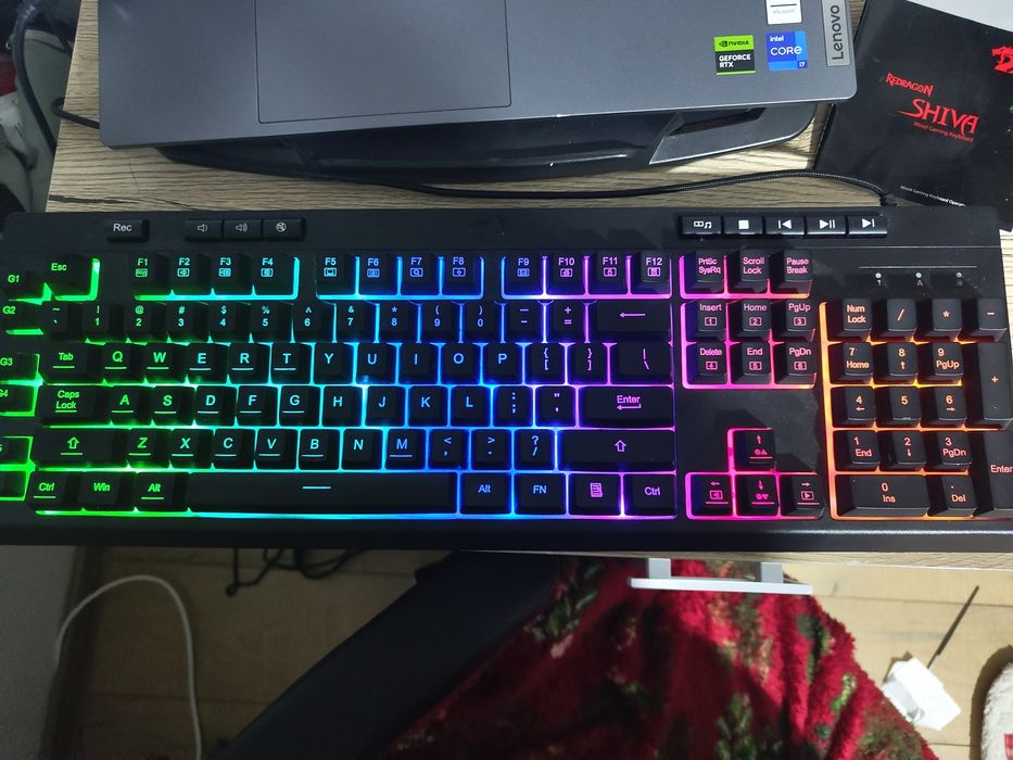 Tastatura RedDragon 115% cu 6 moduri de lumini led