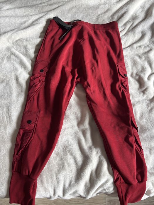 Продавам черверно долнище. Чисто ново