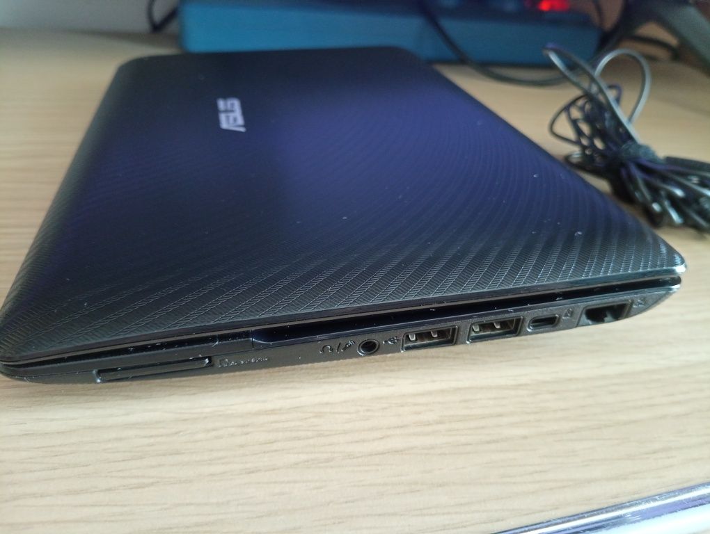 Notebook Asus                     .