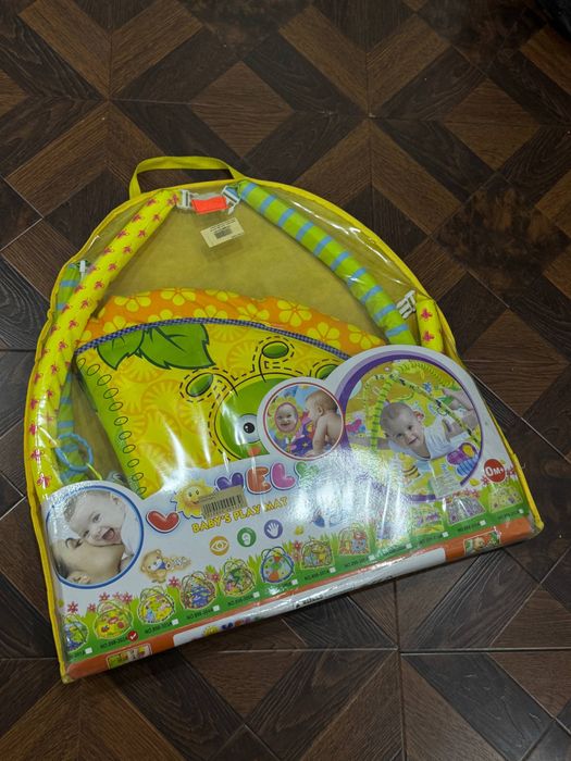 Детский развивающий коврик с дугами и подвесными игрушками