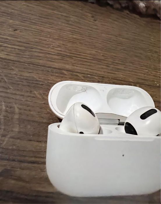 Căști airpods folosite 3 luni