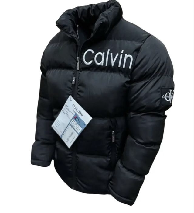 Vand Geaca Calvin Klein!
