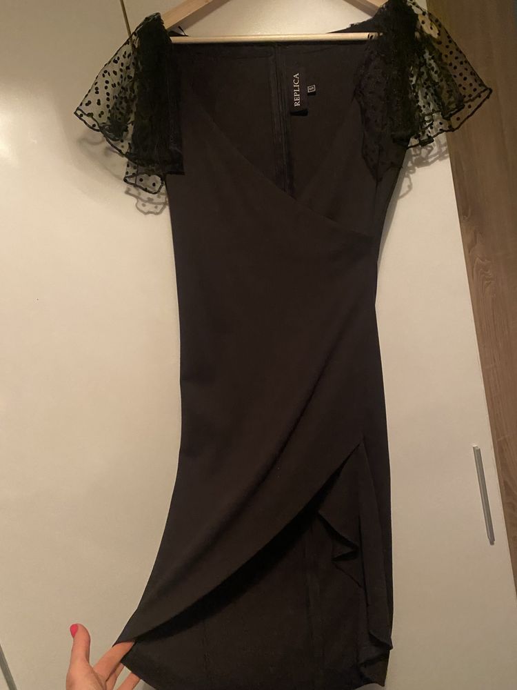 Черна рокля на REPLICA
