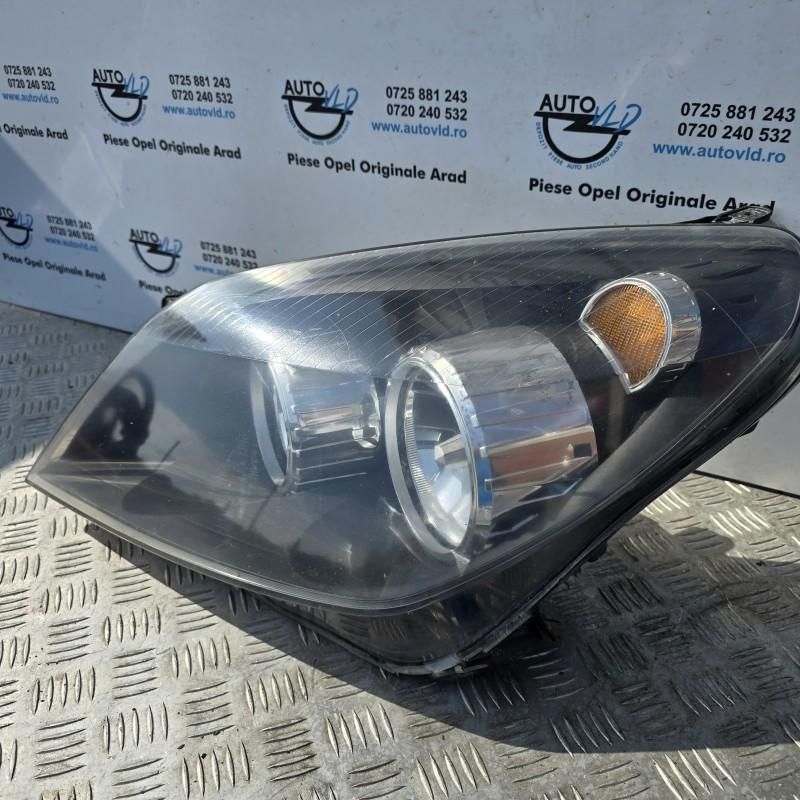 Far stanga halogen cu fundal negru Opel Astra H