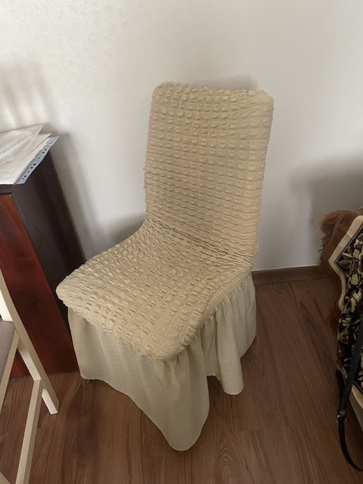 Продам 4 стула, вместе с чехлами