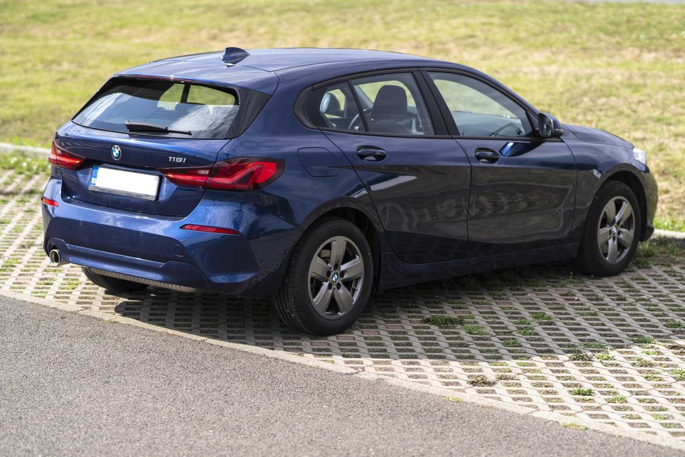 BMW 118i Advantage, automata, faruri led, int. piele, revizii la zi