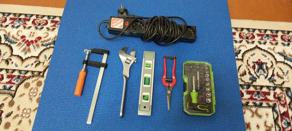 Продам хороший - Инструмент . Не дорого .