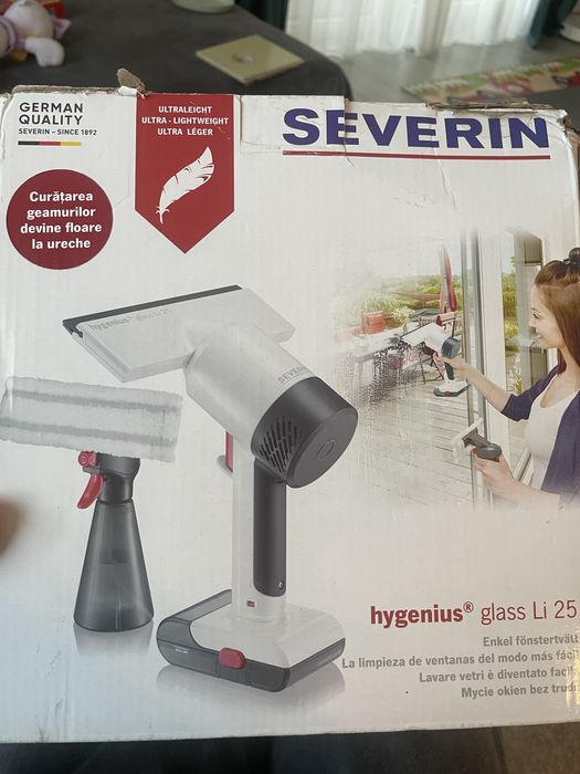 Aspirator geamuri Severin