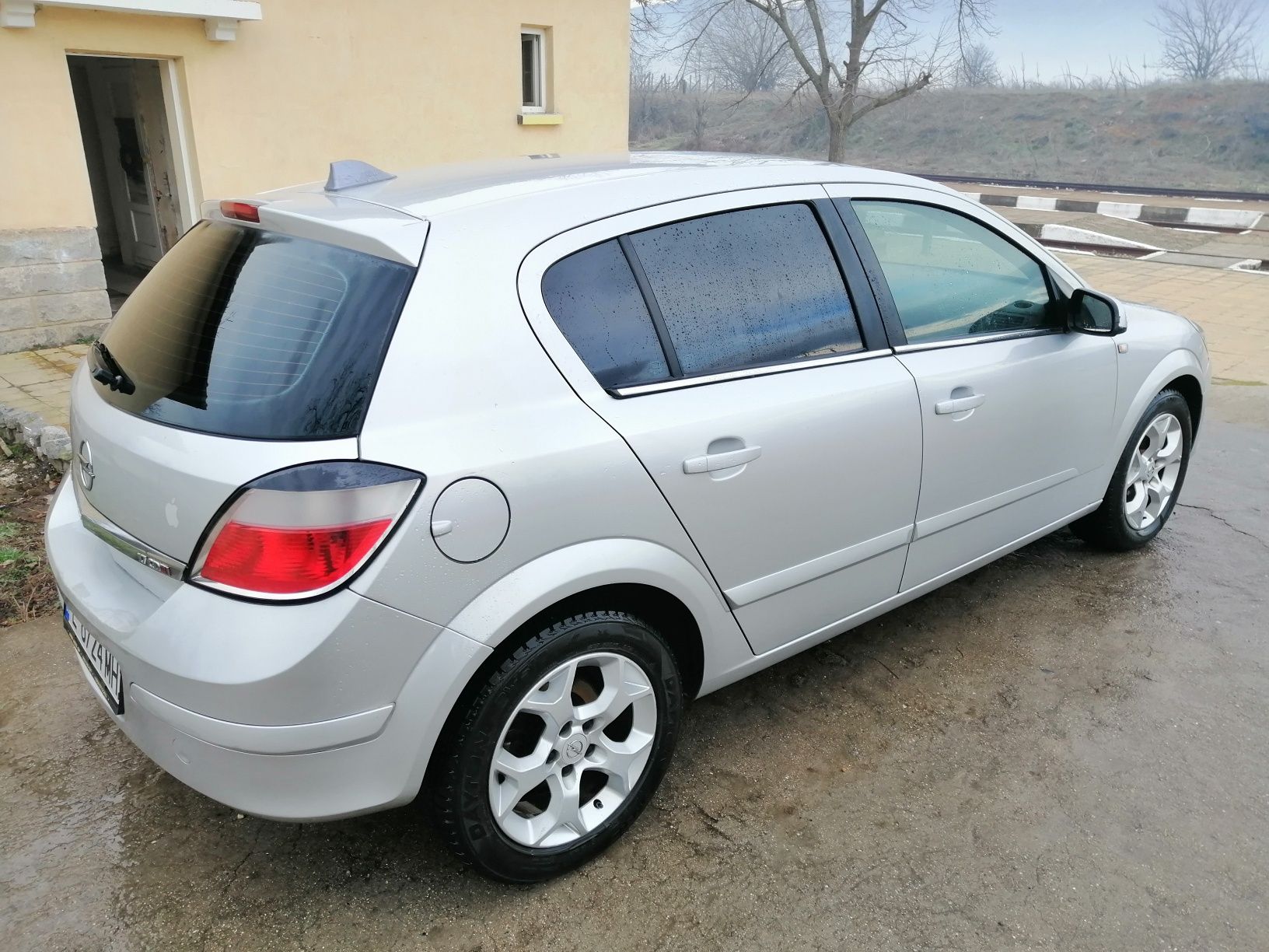 Опел астра H 1.7DTH 101 кс. Първа регистрация август 2005 година.