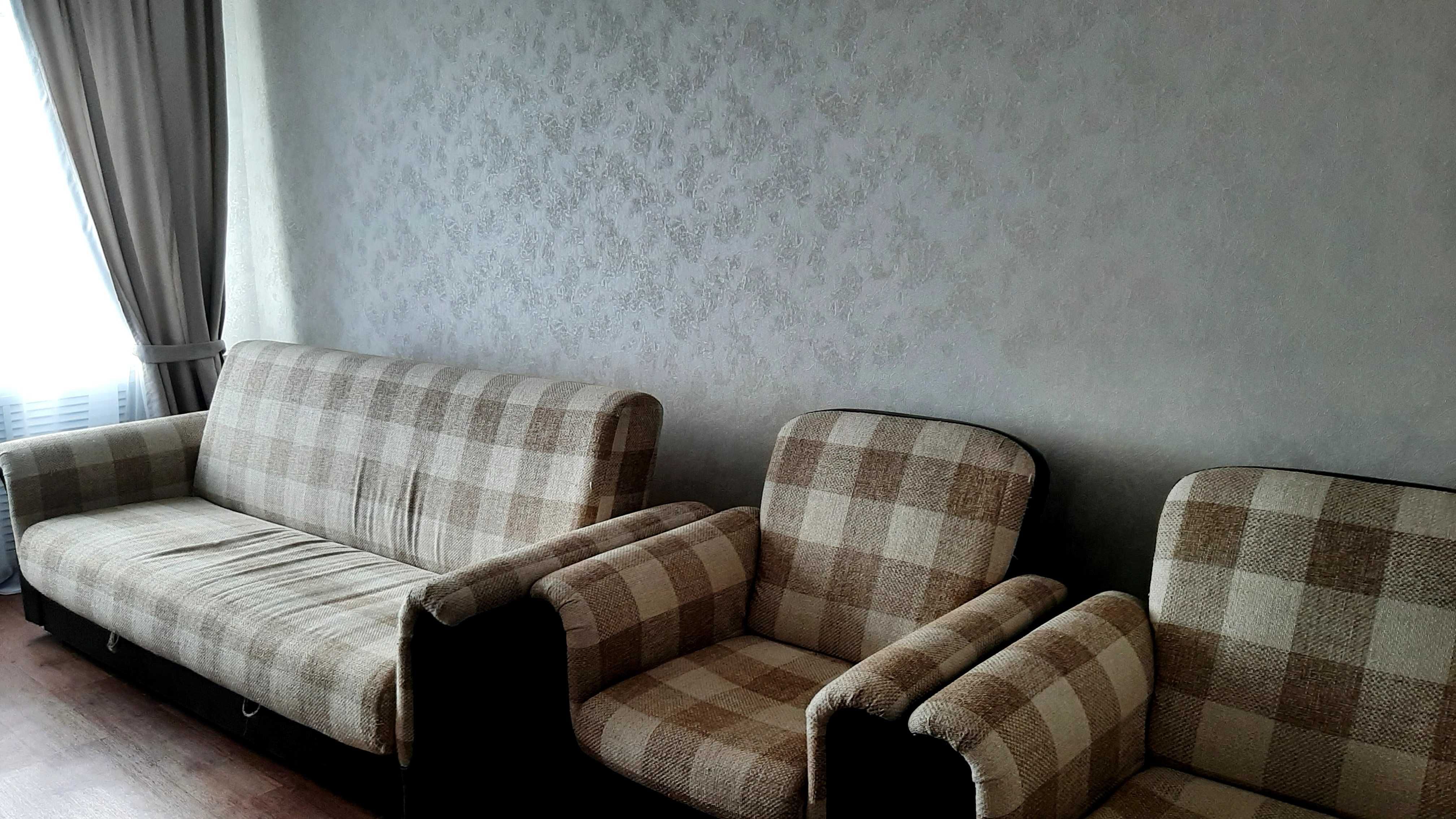 Продам диван и 2 кресла в отличном состоянии.