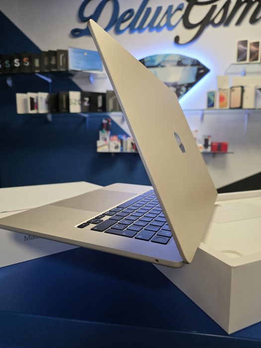 MacBook Air / Starlight / M3 / 16/256GB / 15" / DeluxGSM
