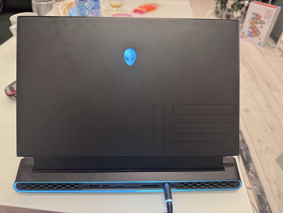 Alienware m15 R3 Като нов ! Бартер за Macbook !