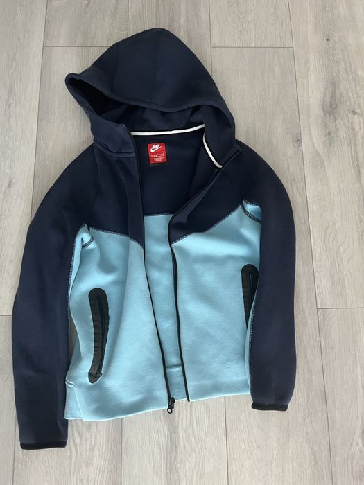 Nike Tech de vanzare