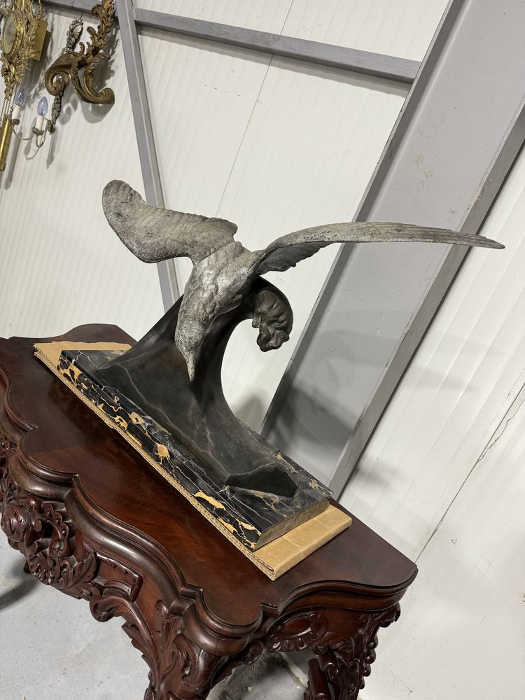 Statueta deosebita din antimoniu si bronz pe soclu de marmura